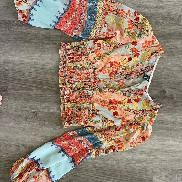 Cute going out top! Synchs waist, the perfect cleavage amount & support & colors - Picture 3 of 3